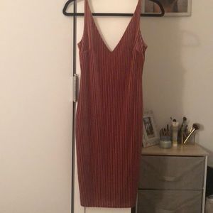 Forever 21 right velvet dress in dusty rose